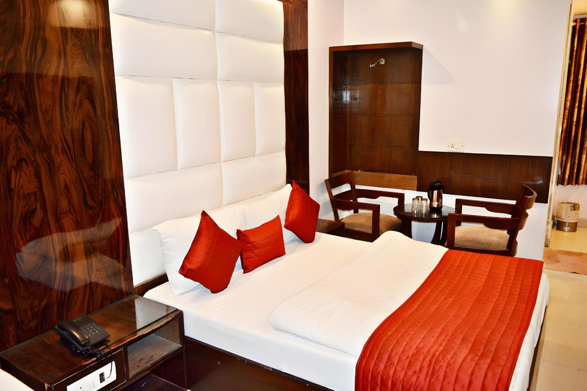 Hotel Sun International Nueva Delhi Exterior foto